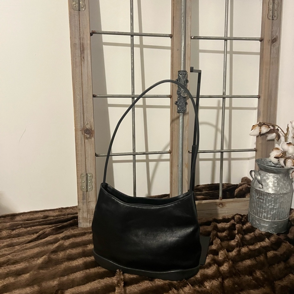 Bally Vintage Black Leather Shoulder Bag with Rubber Bottom - Picture 10 of 10